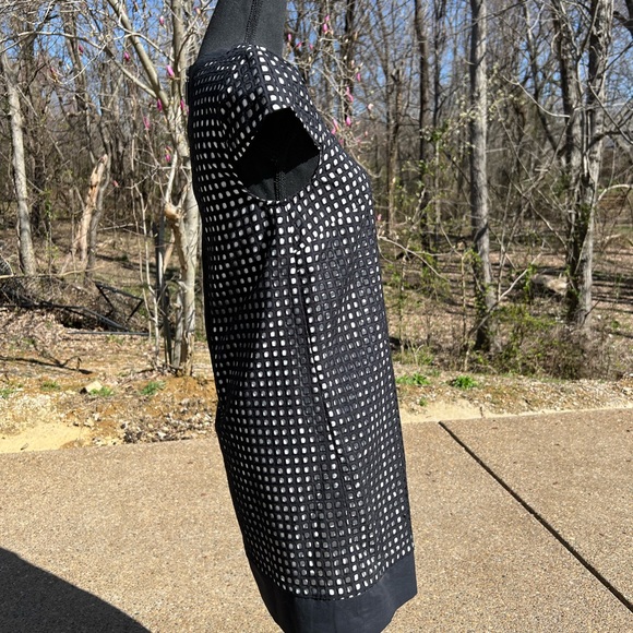 Kenzie dress-size S. 2 layer-bottom solid white, top black exposing bottom layer - Picture 7 of 13